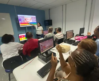 Programa tem vagas gratuitas para alfabetização de pessoas em Salvador