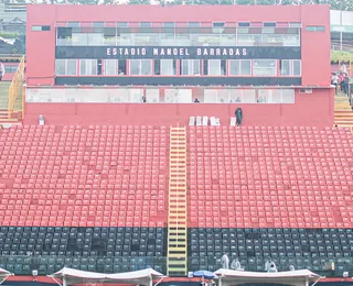 Renovação é confirmada e atacante vai seguir no Vitória