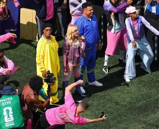 Ronaldo, Ronaldinho e Pelé são destaques no show do intervalo da Copa