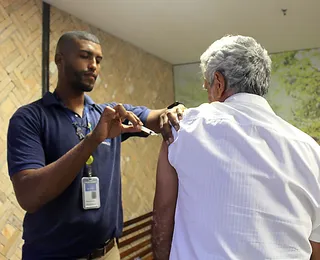 Salvador amplia vacinação contra gripe para todos acima de seis meses de idade