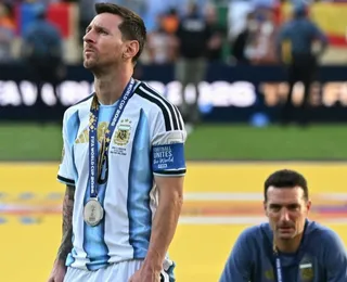 Scaloni vai às lágrimas e evita falar sobre futuro de Messi na seleção