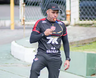 Sem vencer fora, Jair compara Vitória com campeão da Libertadores