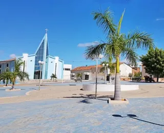 Servidora aparece com vínculos em municípios com 700 km de distância
