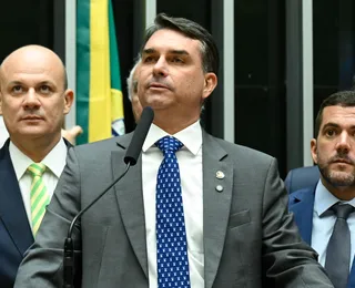 Situação de Flávio deixa petistas felizes e adversários quase calados