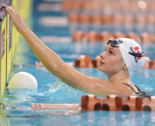 Summer McIntosh bate recorde de 17 anos nos 200m borboleta em Montreal