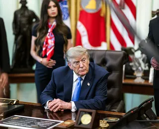 Trump manda jornalista ficar quieta durante entrevista na Casa Branca