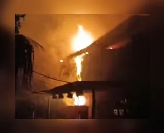 Vídeo: incêndio destrói restaurante famoso em destino túristico da Bahia