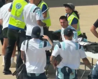 VÍDEO: isqueiro é achado em bagagem de Messi e craque reage com humor