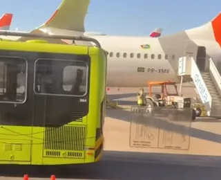 VÍDEO: ônibus atinge asa de avião da Gol durante embarque