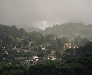 Vilarejo no Brasil encanta turistas com clima frio e opções de lazer