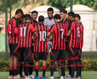 Vitória sofre gols no fim e perde de virada para o Flamengo no Sub-17