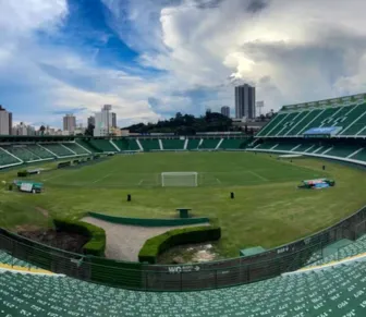 Clube histórico prepara cartada em oferta de quase R$ 1 bilhão por SAF