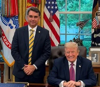 Com popularidade em baixa, Flávio Bolsonaro se reúne com Trump nos EUA