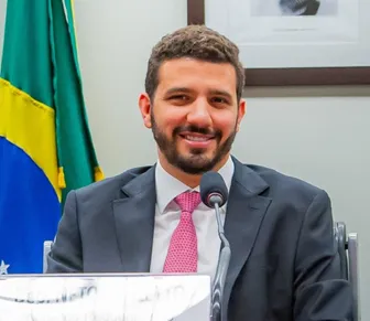 Deputado mais rico da Bahia recebe da noiva sua primeira doação