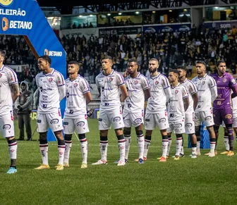 Ex-Vitória decide jogo e tira time da zona de rebaixamento da Série B