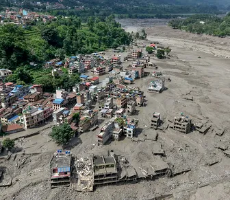 Inundações deixam 19 mortos e 384 turistas desaparecidos no Nepal