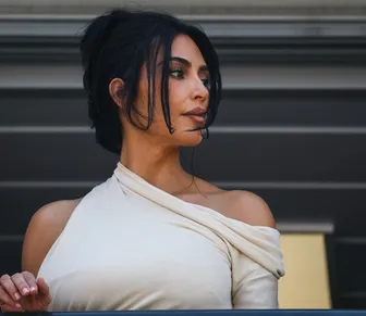 Kim Kardashian vai ao GP de Mônaco assistir corrida de Lewis Hamilton