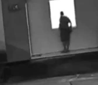 Mulher descobre que era observada por vizinho pela janela do condomínio na Bahia