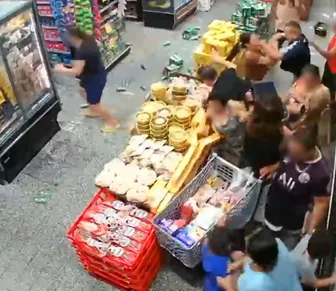Mulher é morta a facadas pelo companheiro dentro de mercado