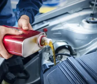 Nível do óleo acima do máximo faz mal ao carro? Descubra o perigo