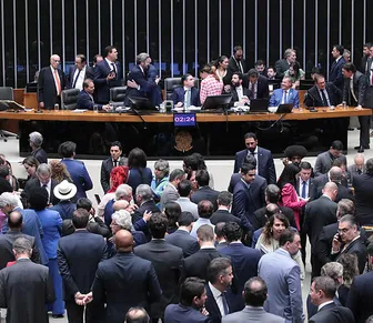 PEC que reduz maioridade penal para 16 anos avança na Câmara