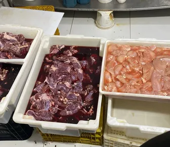 Polícia apreende quase 1 tonelada de alimentos impróprios na RMS
