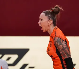 Tifanny lamenta veto de trans no vôlei: "Tirando tudo o que eu tenho"