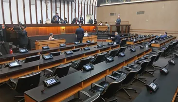 Alba retoma trabalhos após recesso parlamentar com plenário vazio
