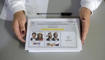 Colômbia escolhe entre candidato pró-Trump e herdeiro da esquerda