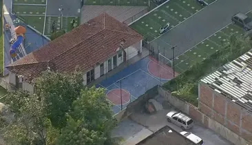 Criança é morta por bala perdida ao brincar em parque em condomínio