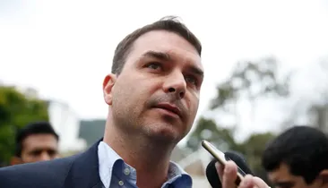 Flávio Bolsonaro defende medida dos EUA contra facções: “Vai asfixiar”