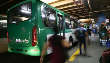 Homem é detido por importunação sexual dentro de ônibus em Salvador