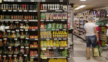 Indústria de alimentos lidera empregos no setor industrial, diz IBGE