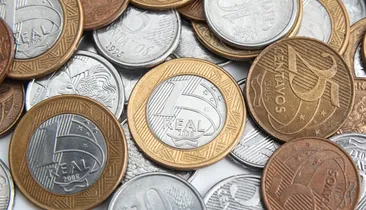 Inflação desacelera para 4,44% em 12 meses e volta à meta antes da eleição