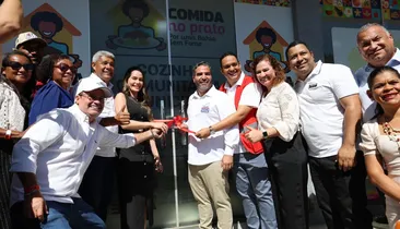 Jerônimo inaugura cozinhas comunitárias em Riacho de Santana