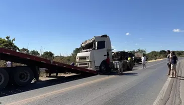 Motorista morre após ficar preso nas ferragens em acidente na Bahia