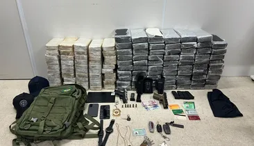 PM e estudante são presos com 119 kg de drogas em shopping de Salvador