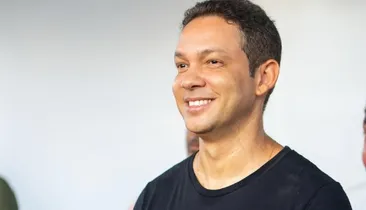 Prefeito usa emojis de riso e sono em postagem sobre decisão do MP