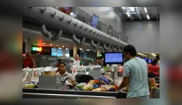 Rede de supermercados encerra recuperação judicial após fechar 300 lojas