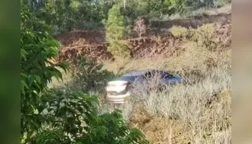 Três corpos são encontrados dentro de carro com marcas de tiros na Bahia