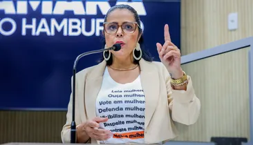 Vereadora defensora da causa animal recebe cachorro morto: "Crueldade"