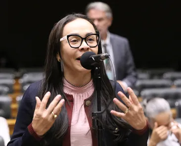 Deputada cobra rigor após prisão de vereador de Lauro de Freitas
