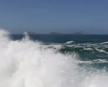Ondas de até 2,5 metros: Marinha alerta para ressaca no litoral baiano