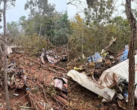 Acidente com avião de pequeno porte termina com dois mortos - Imagem