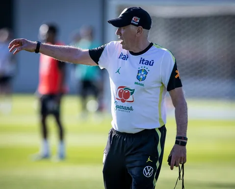 Ancelotti muda Brasil contra Egito e testa Paquetá e Igor Thiago