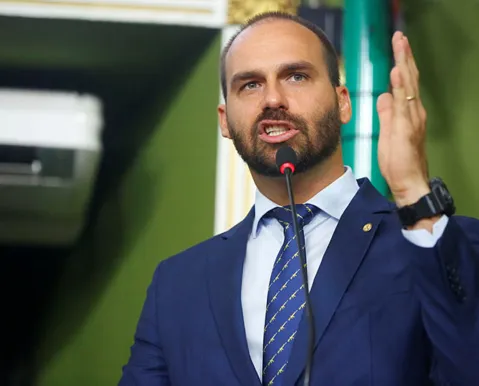 Apartamento de Eduardo Bolsonaro vai a leilão no Rio de Janeiro