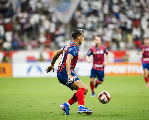 Após pedir pra deixar o Bahia, Kike Olivera volta ao time titular no BaVi