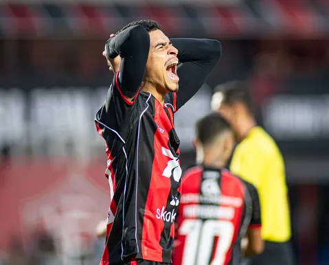 Após título pelo Vitória, Renê projeta chance na Seleção Brasileira