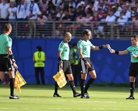 Árbitro da Copa envolvido em polêmica com Trump apita o BaVi