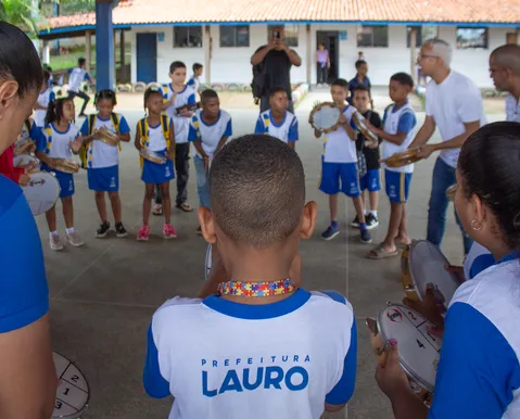 Aulas de pandeiro reforçam aprendizagem em escolas de Lauro de Freitas - Imagem